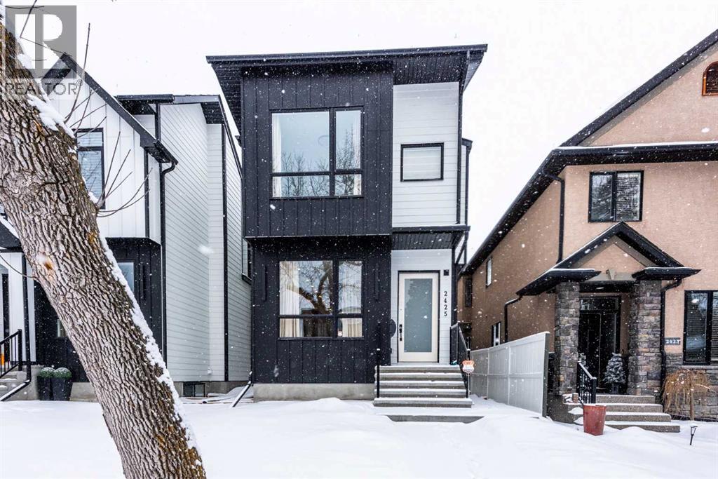 House for Sale in 2425 27 Street SW|Calgary, Alberta T3E2G2 3