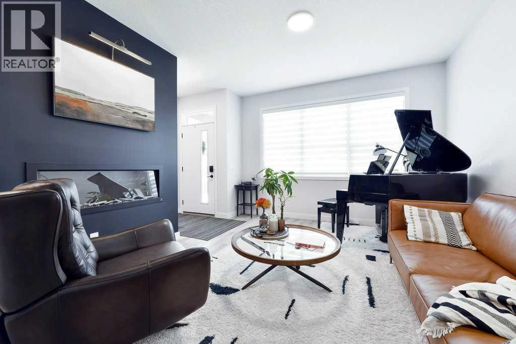 House for Sale in 207 Aquila Way NW|Calgary, Alberta T3R1Z8 3