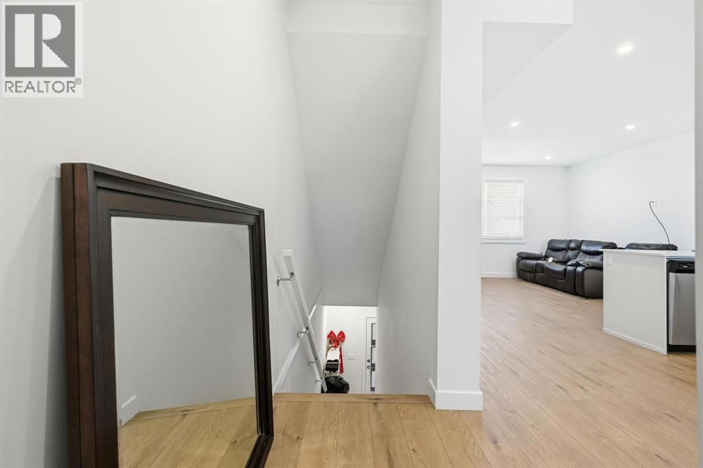 Row / Townhouse for Sale in 14235 1 Street NW|Calgary, Alberta T3P1Y4 5