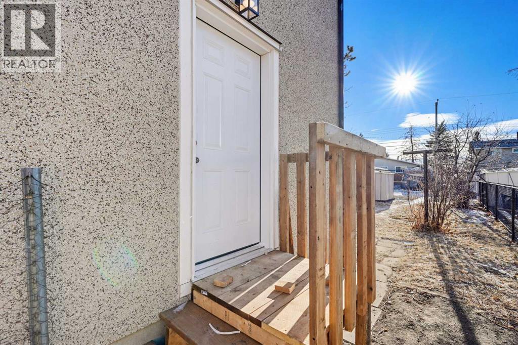 Duplex for Sale in 5610 Pensacola Crescent SE|Calgary, Alberta T2A2G6 5