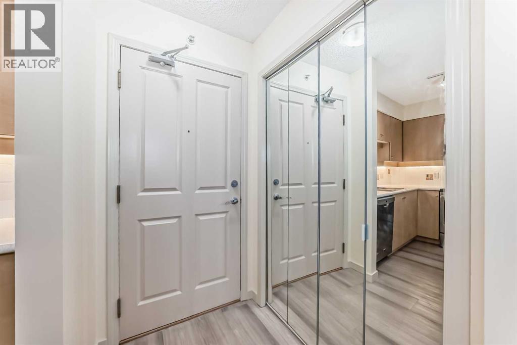 Apartment for Sale in 202, 650 10 Street SW|Calgary, Alberta T3L0E2 3