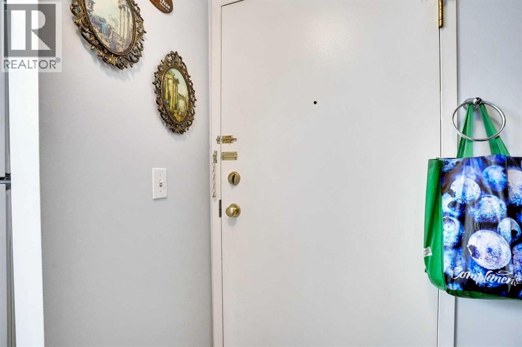 Apartment for Sale in 203, 21 Dover Point SE|Calgary, Alberta T2B3K4 2