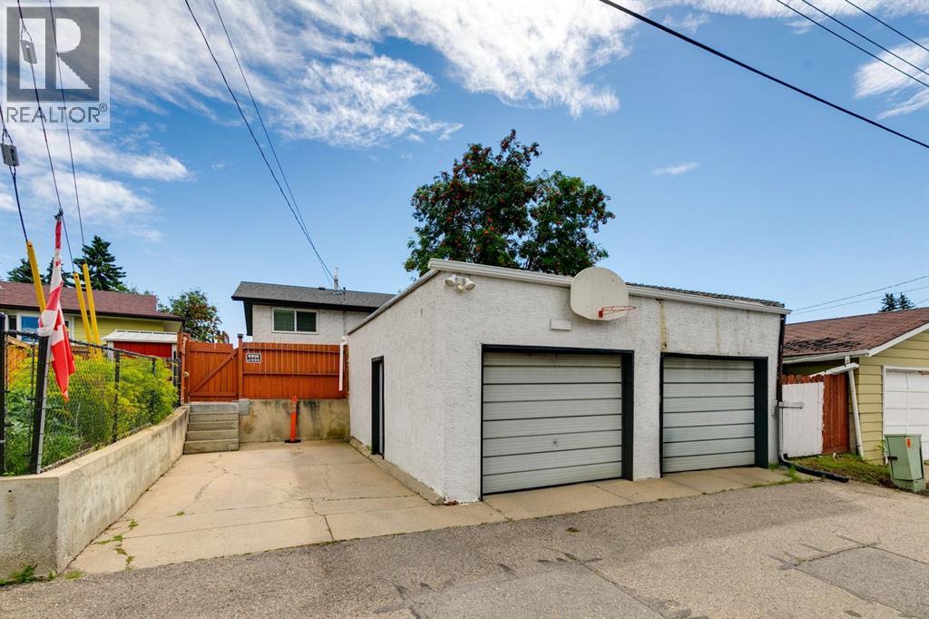 House for Sale in 299 Doverview Crescent SE|Calgary, Alberta T2B1Y7 5