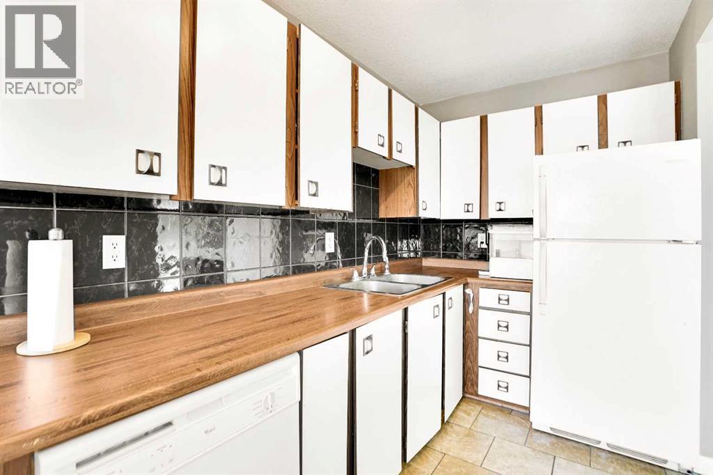 Apartment for Sale in 202, 1529 26 Avenue SW|Calgary, Alberta T2T1C4 5