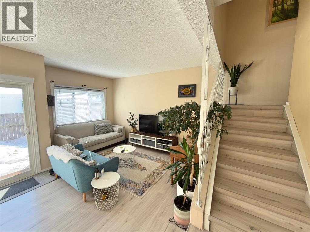 Row / Townhouse for Sale in 9, 1111 Canterbury Drive SW|Calgary, Alberta T2W3G4 3