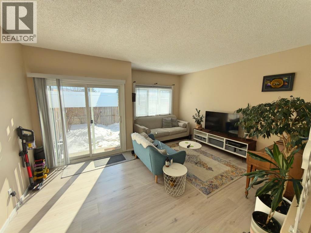 Row / Townhouse for Sale in 9, 1111 Canterbury Drive SW|Calgary, Alberta T2W3G4 4