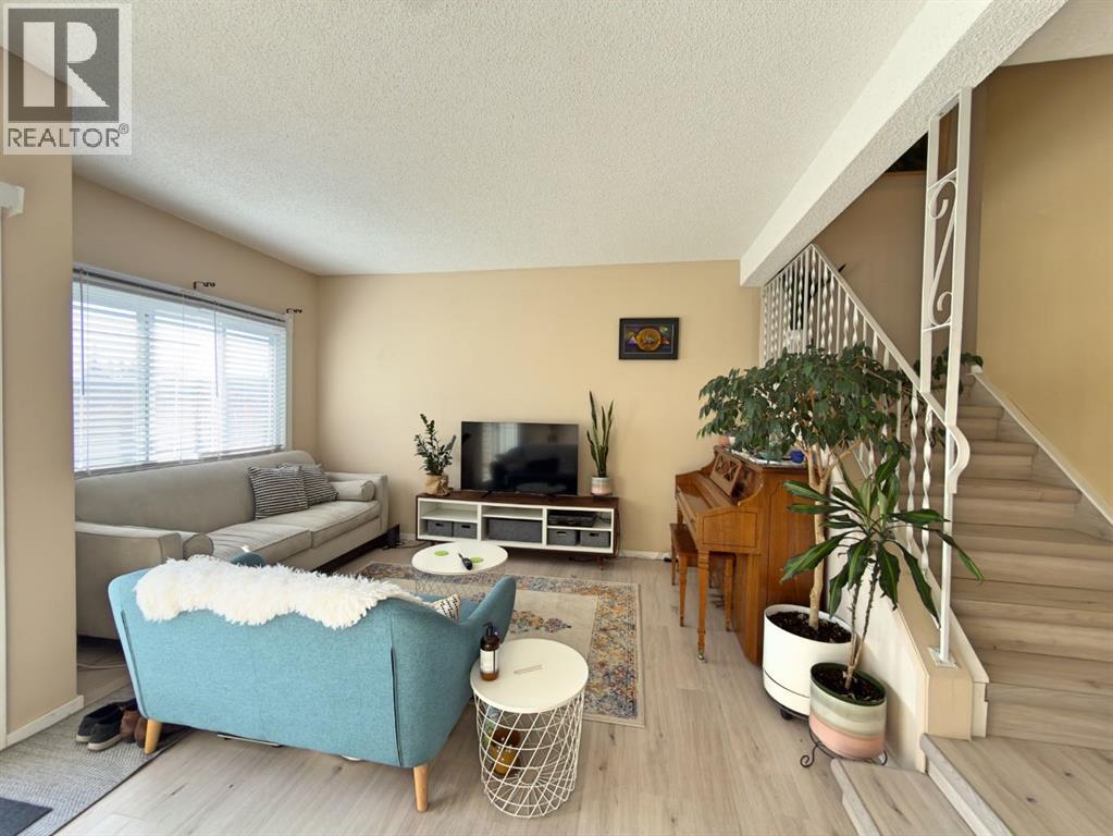 Row / Townhouse for Sale in 9, 1111 Canterbury Drive SW|Calgary, Alberta T2W3G4 5