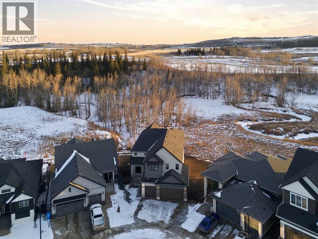 House for Sale in 192 Creekstone Hill SW|Calgary, Alberta T2X5G5 2