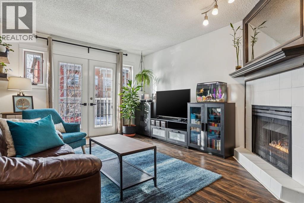 Row / Townhouse for Sale in 1, 124 19 Avenue NE|Calgary, Alberta T2E1N8 4