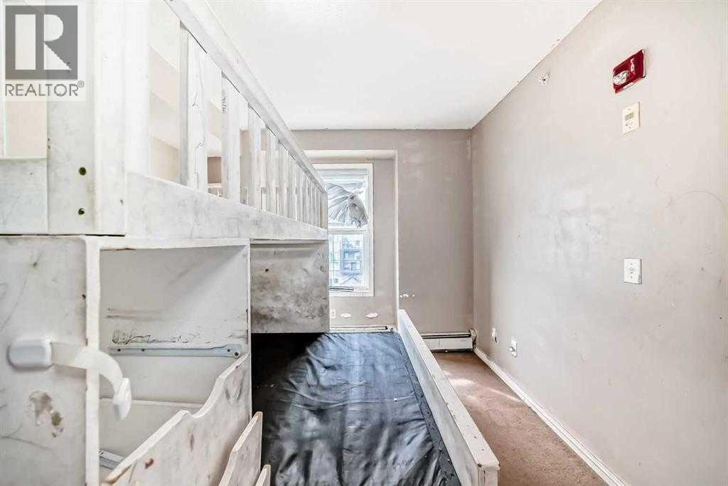 Apartment for Sale in 411, 2000 Applevillage Court SE|Calgary, Alberta T2A7Z4 4