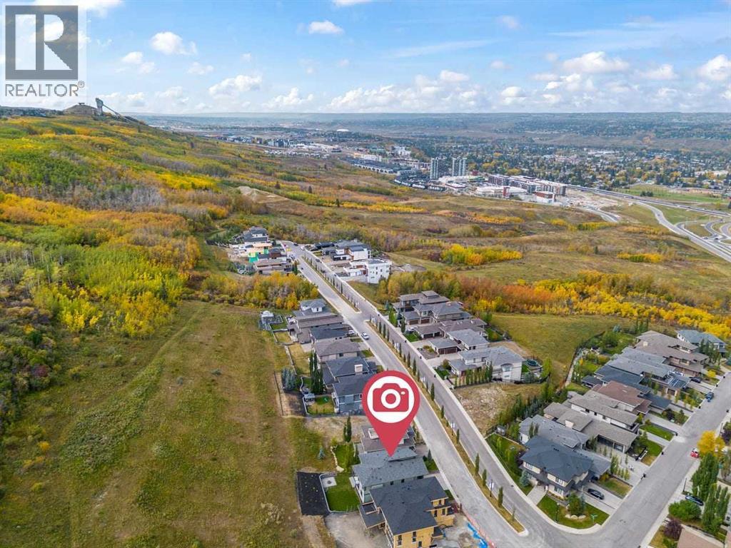 House for Sale in 407 Patterson Boulevard SW|Calgary, Alberta T3H3N6 2