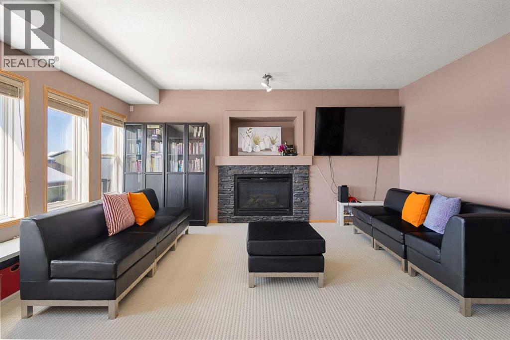 House for Sale in 146 Panamount Villas NW|Calgary, Alberta T3K0A3 3