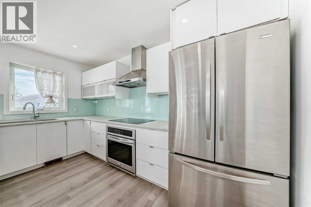 House for Sale in 7 Signature Mews SW|Calgary, Alberta T3H2V6 2