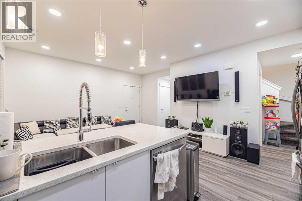 Row / Townhouse for Sale in 104, 10060 46 Street NE|Calgary, Alberta T3J2H8 2