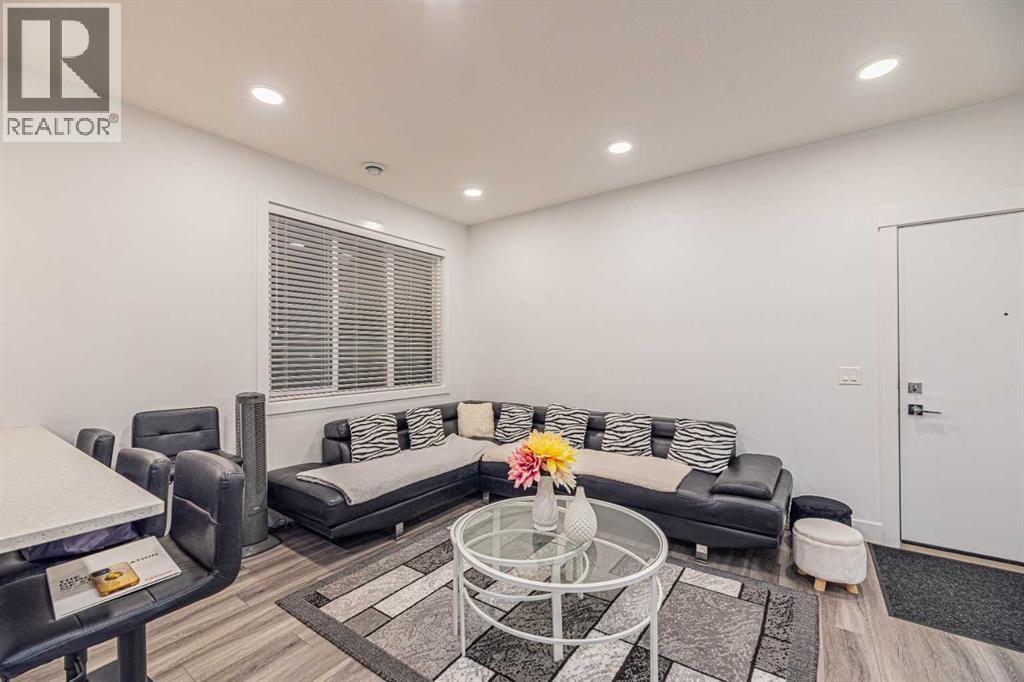 Row / Townhouse for Sale in 104, 10060 46 Street NE|Calgary, Alberta T3J2H8 4