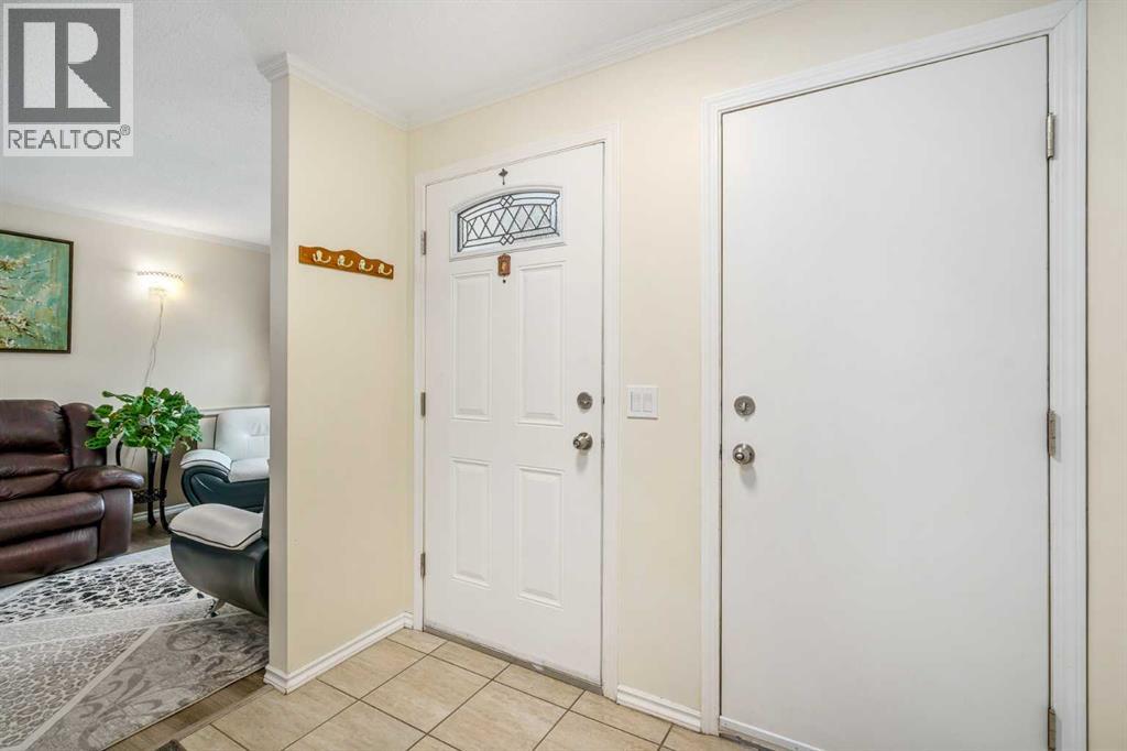 House for Sale in 43 Millrise Crescent SW|Calgary, Alberta T2Y2H7 4