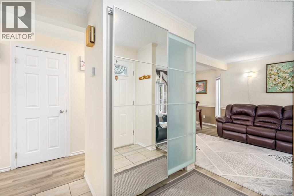 House for Sale in 43 Millrise Crescent SW|Calgary, Alberta T2Y2H7 5