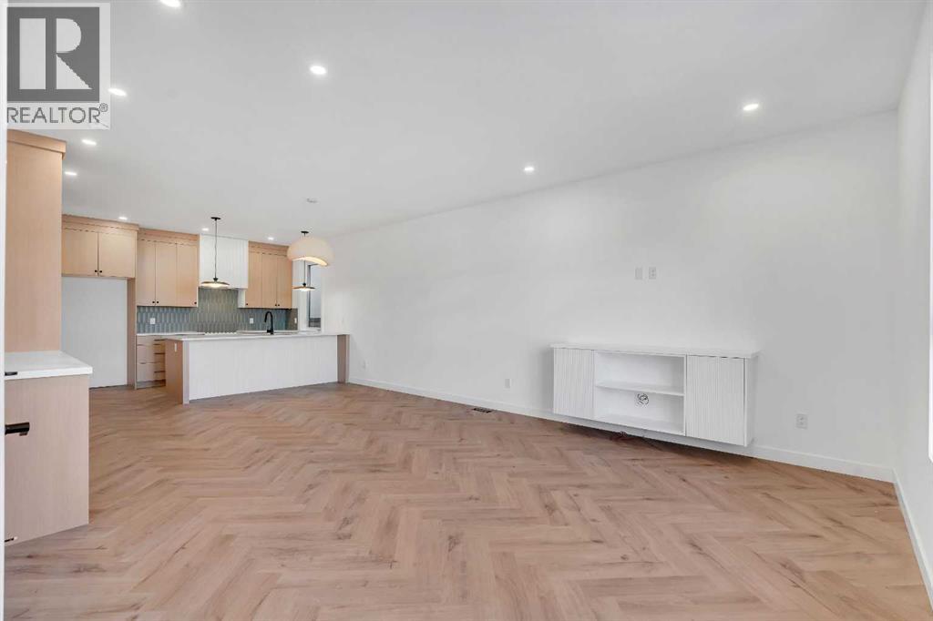 Row / Townhouse for Sale in 4, 1524 29 Avenue SW|Calgary, Alberta T2T1M3 3