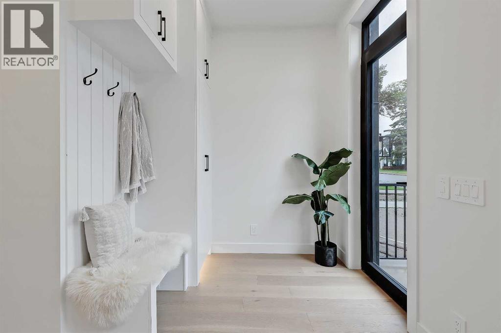 House for Sale in 2720 5 Avenue NW|Calgary, Alberta T2N0T8 2