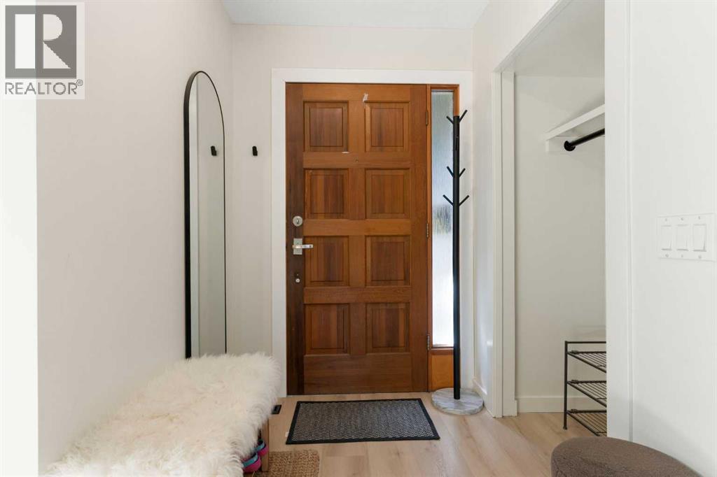 House for Sale in 9308 26 Street SW|Calgary, Alberta T2V4G9 2