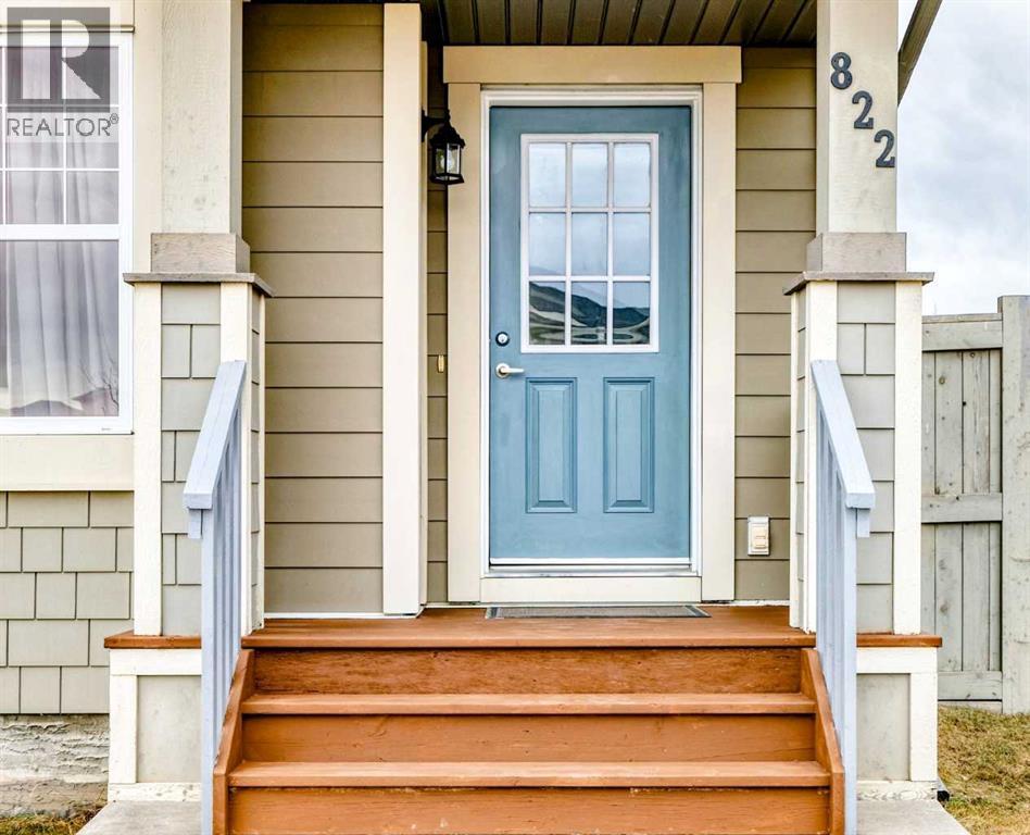 Duplex for Sale in 822 Panatella Boulevard NW|Calgary, Alberta T3K0n7 2