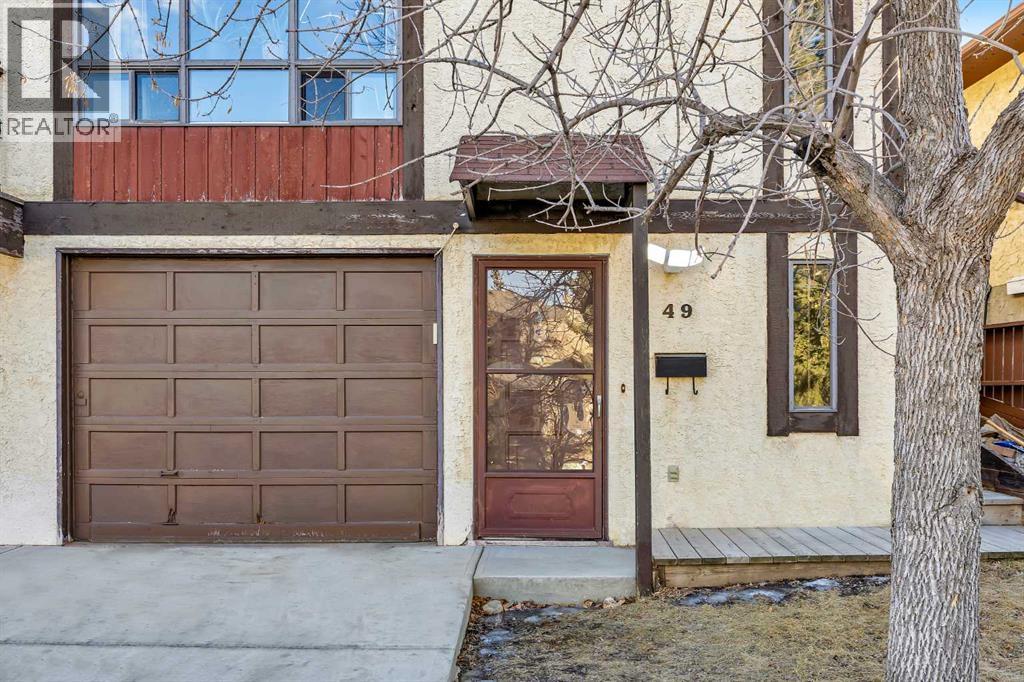 Duplex for Sale in 49 Beacham Way NW|Calgary, Alberta T3K1R7 2