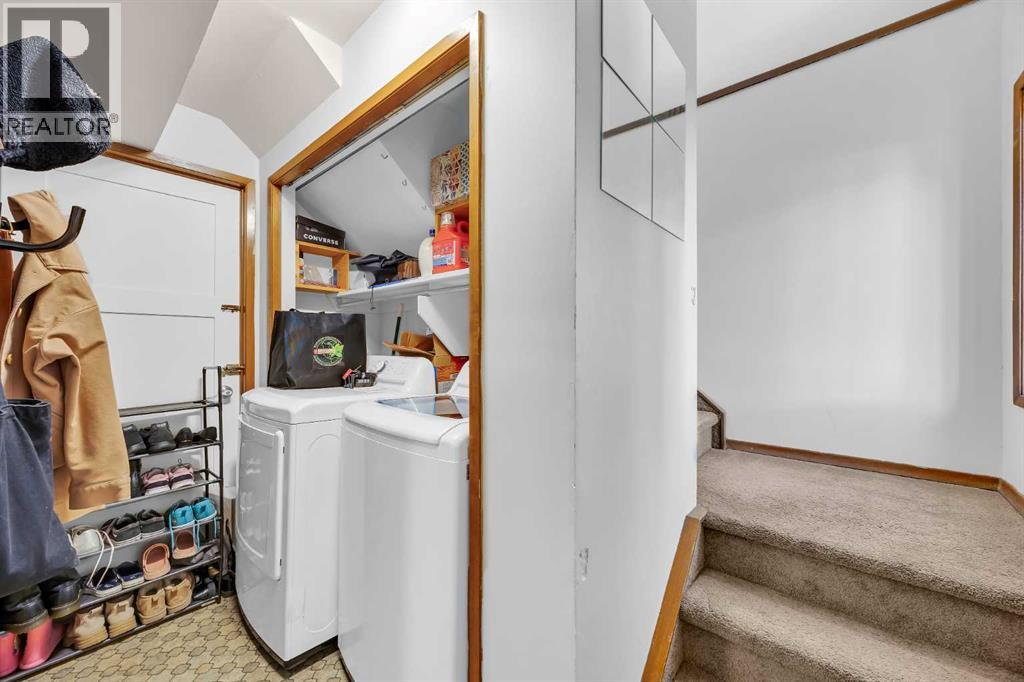 Duplex for Sale in 49 Beacham Way NW|Calgary, Alberta T3K1R7 4