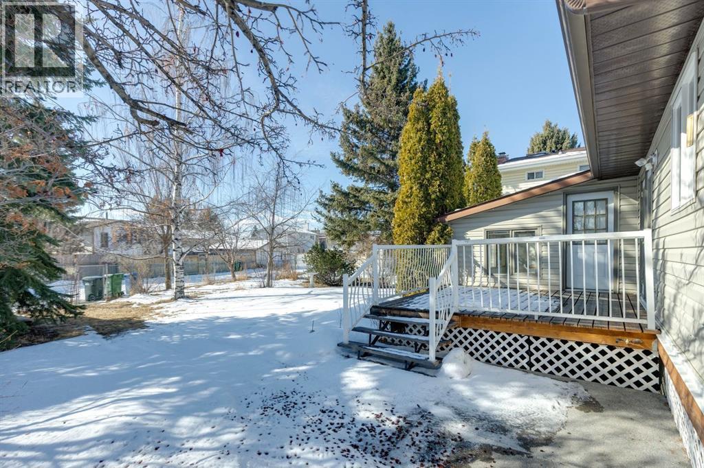 House for Sale in 571 Woodside Place SW|Calgary, Alberta T2W3J9 4