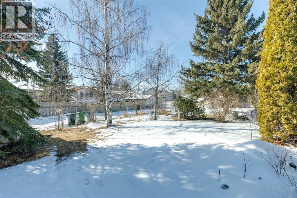 House for Sale in 571 Woodside Place SW|Calgary, Alberta T2W3J9 2