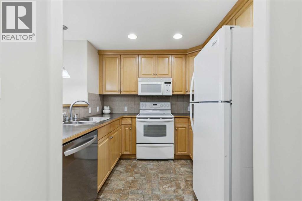 Apartment for Sale in 705, 1726 14 Avenue NW|Calgary, Alberta T2N4Y8 3