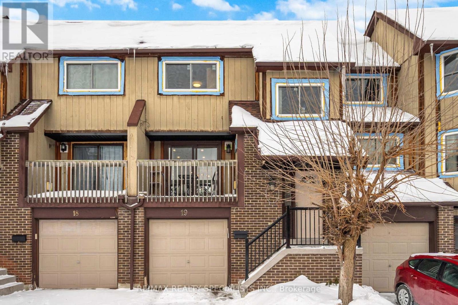 Row / Townhouse for Sale in 19 - 6780 FORMENTERA AVENUE|Mississauga (Meadowvale), Ontario L5N2L1 2