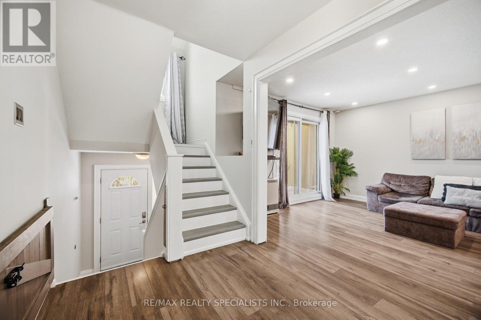 Row / Townhouse for Sale in 19 - 6780 FORMENTERA AVENUE|Mississauga (Meadowvale), Ontario L5N2L1 5