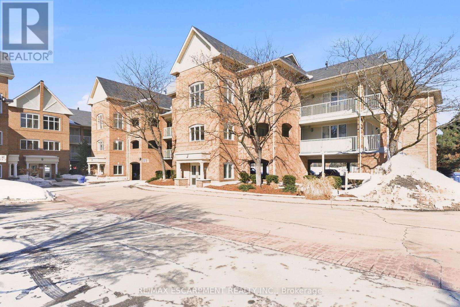 Row / Townhouse for Sale in 140 - 109 BRISTOL ROAD E|Mississauga (Hurontario), Ontario L4Z3P6 2