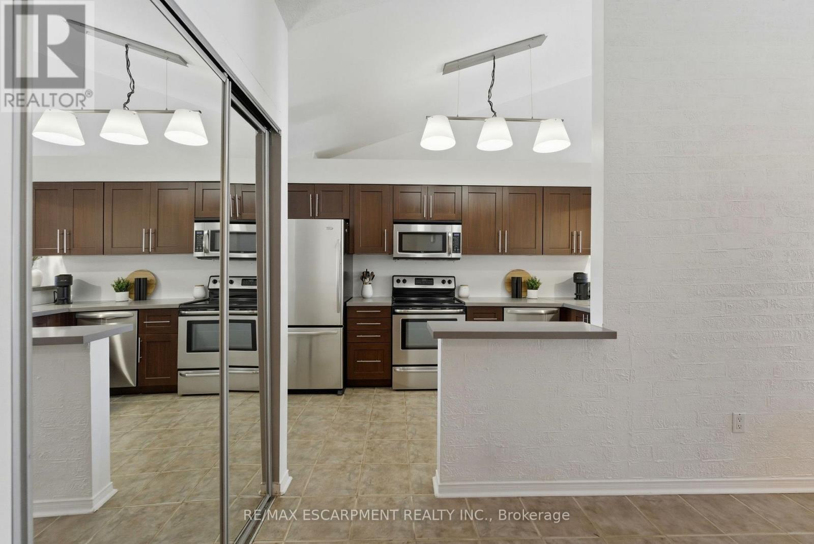 Row / Townhouse for Sale in 140 - 109 BRISTOL ROAD E|Mississauga (Hurontario), Ontario L4Z3P6 3