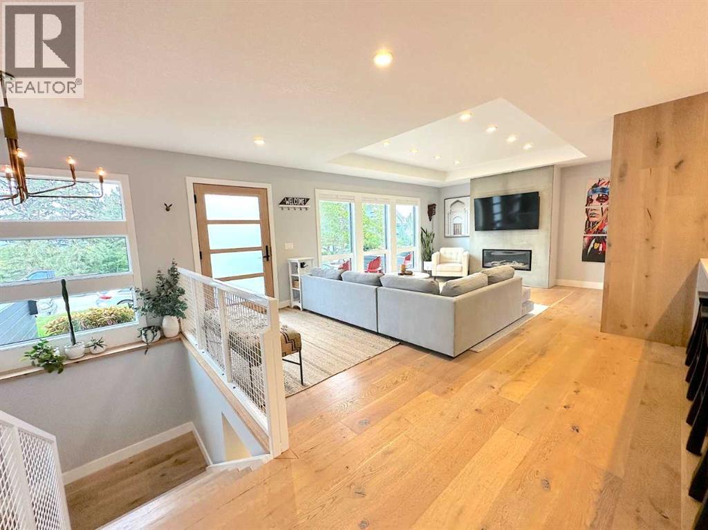 House for Sale in 139 Wildwood Drive SW|Calgary, Alberta T3C3C7 4