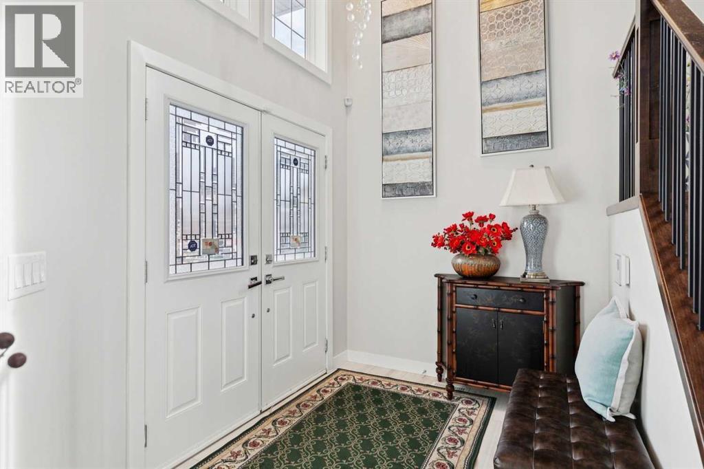 House for Sale in 176 Cranarch Crescent SE|Calgary, Alberta T3M2J2 2