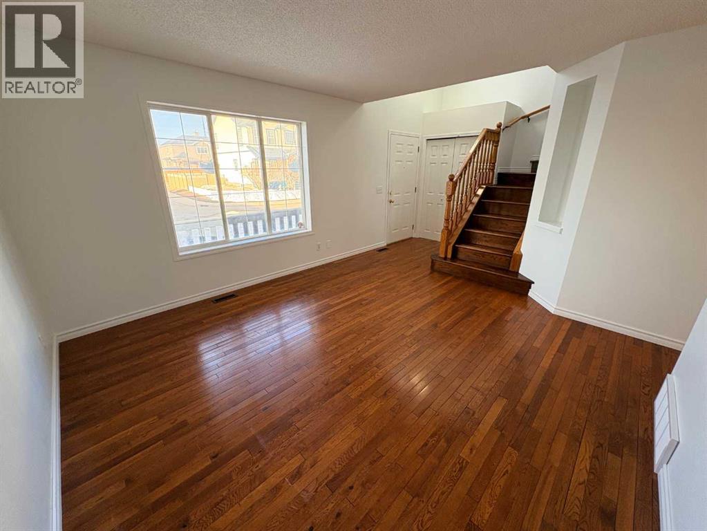 House for Sale in 7901 Martha's Haven Park NE|Calgary, Alberta T3J4H5 4