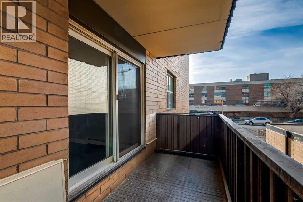 Apartment for Sale in 205, 120 15 Avenue SW|Calgary, Alberta T2R0P5 4