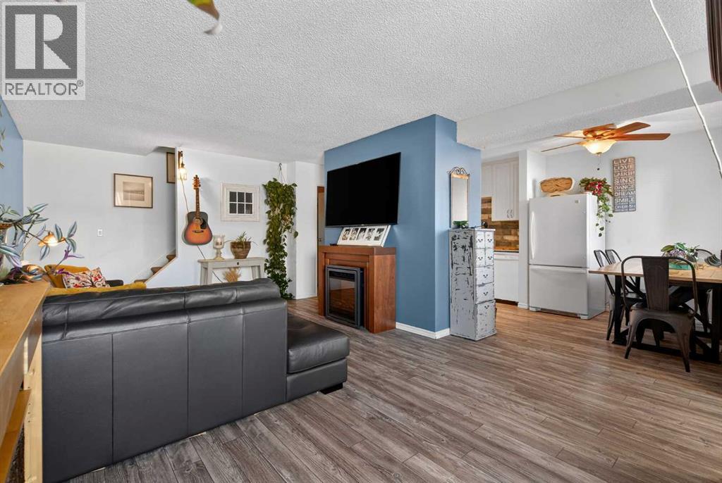 Row / Townhouse for Sale in 434, 15403 Deer Run Drive SE|Calgary, Alberta T2J6B8 5