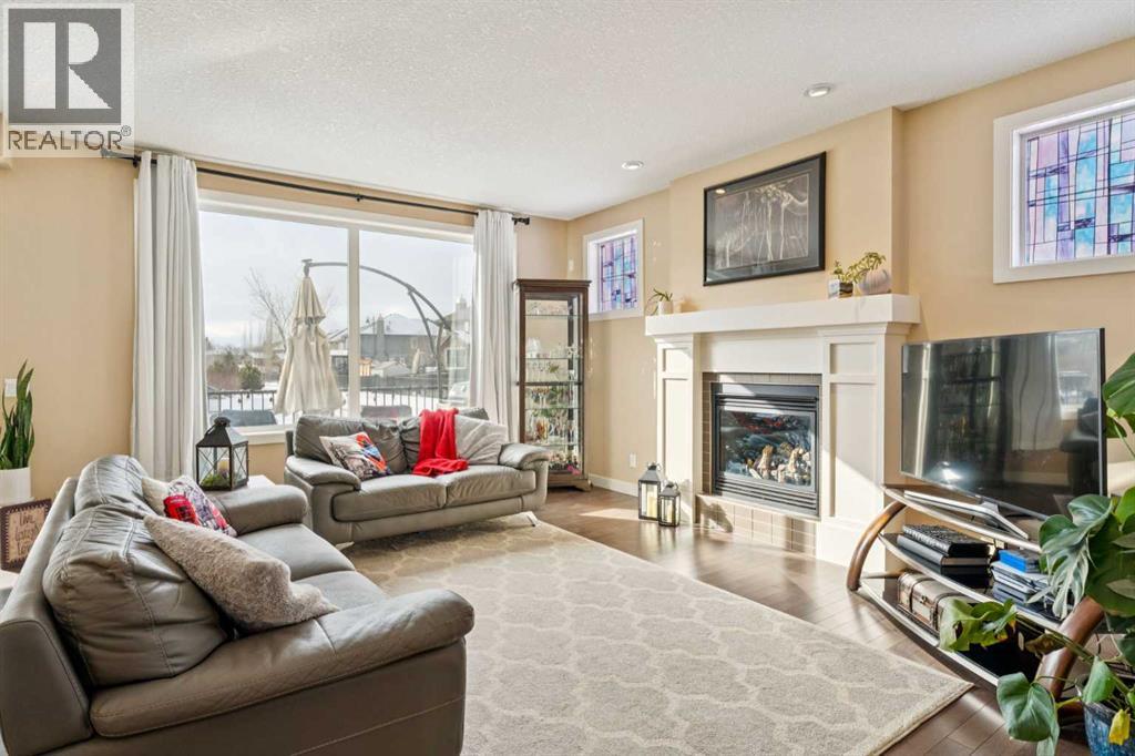 House for Sale in 33 Quarry Heights SE|Calgary, Alberta T2C5H7 2