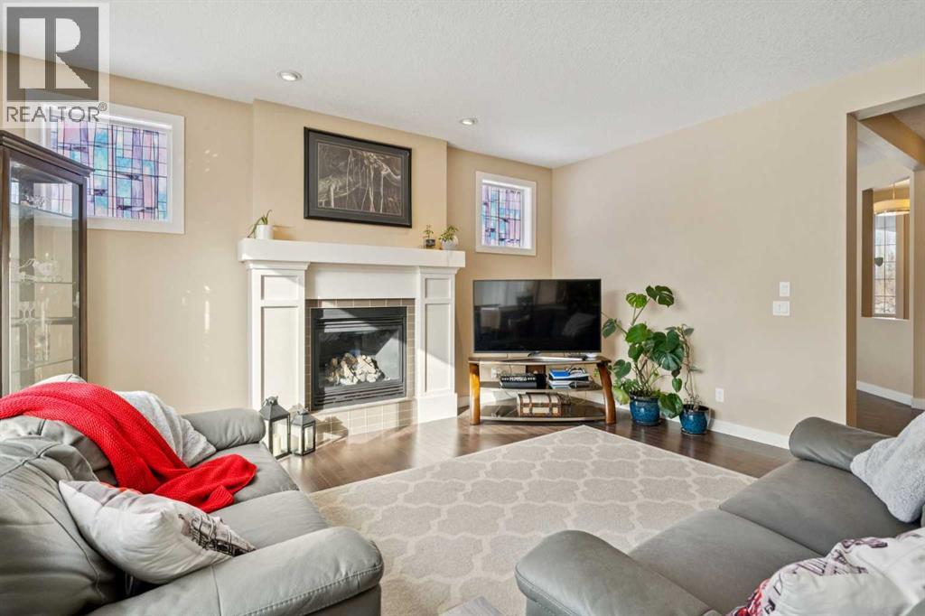 House for Sale in 33 Quarry Heights SE|Calgary, Alberta T2C5H7 4