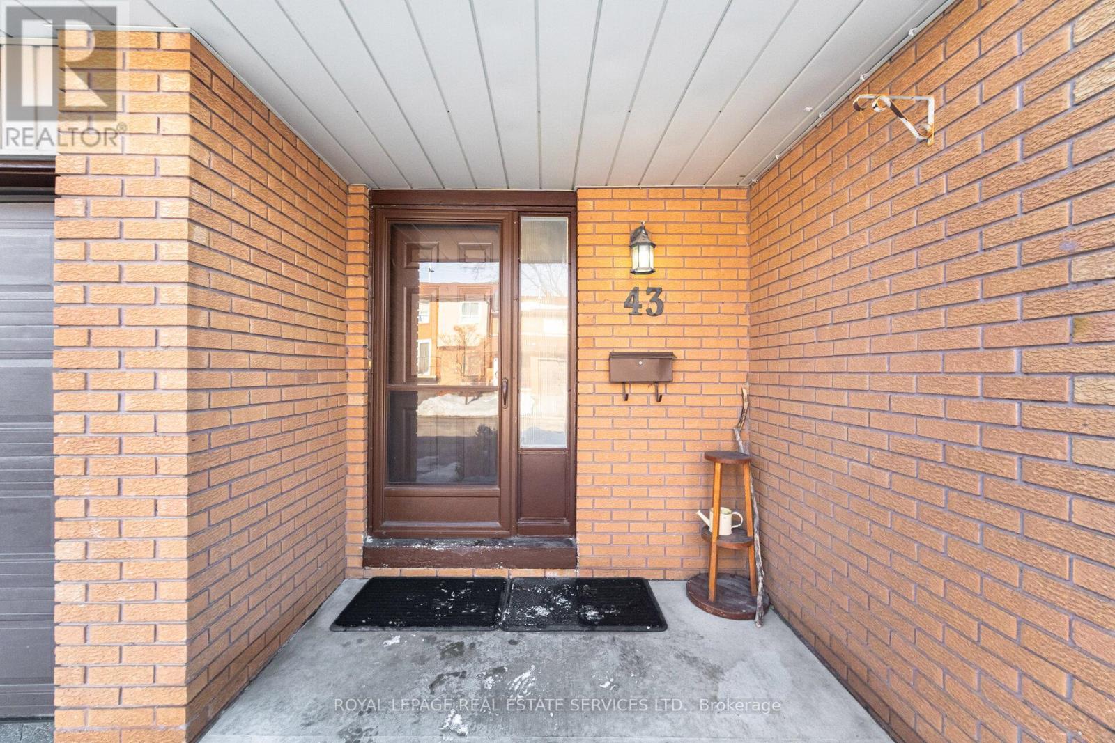 Row / Townhouse for Sale in 43 - 725 VERMOUTH AVENUE|Mississauga (Mississauga Valleys), Ontario L5A3X5 3