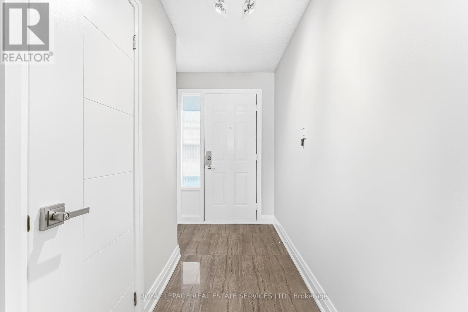 Row / Townhouse for Sale in 43 - 725 VERMOUTH AVENUE|Mississauga (Mississauga Valleys), Ontario L5A3X5 4