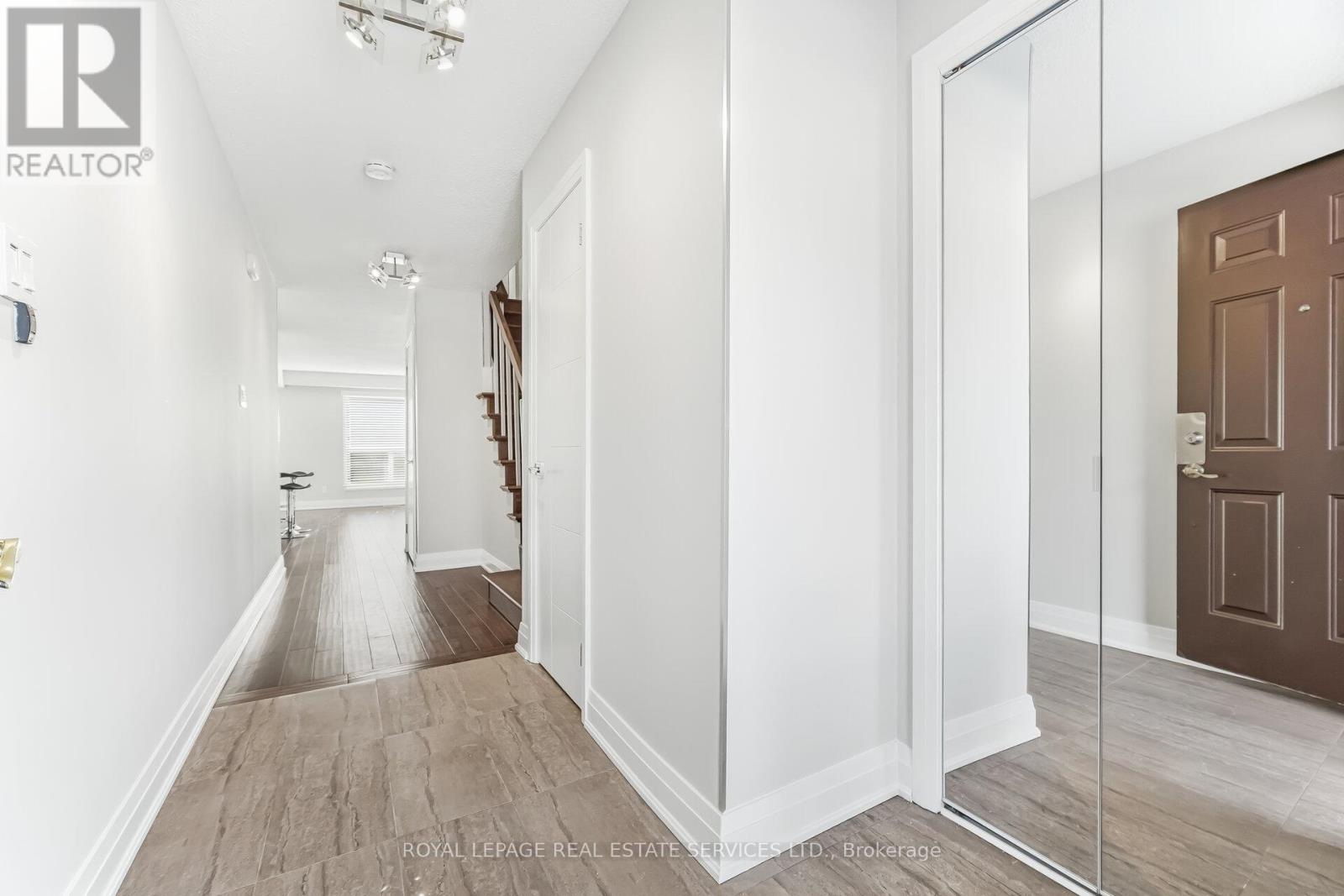 Row / Townhouse for Sale in 43 - 725 VERMOUTH AVENUE|Mississauga (Mississauga Valleys), Ontario L5A3X5 5