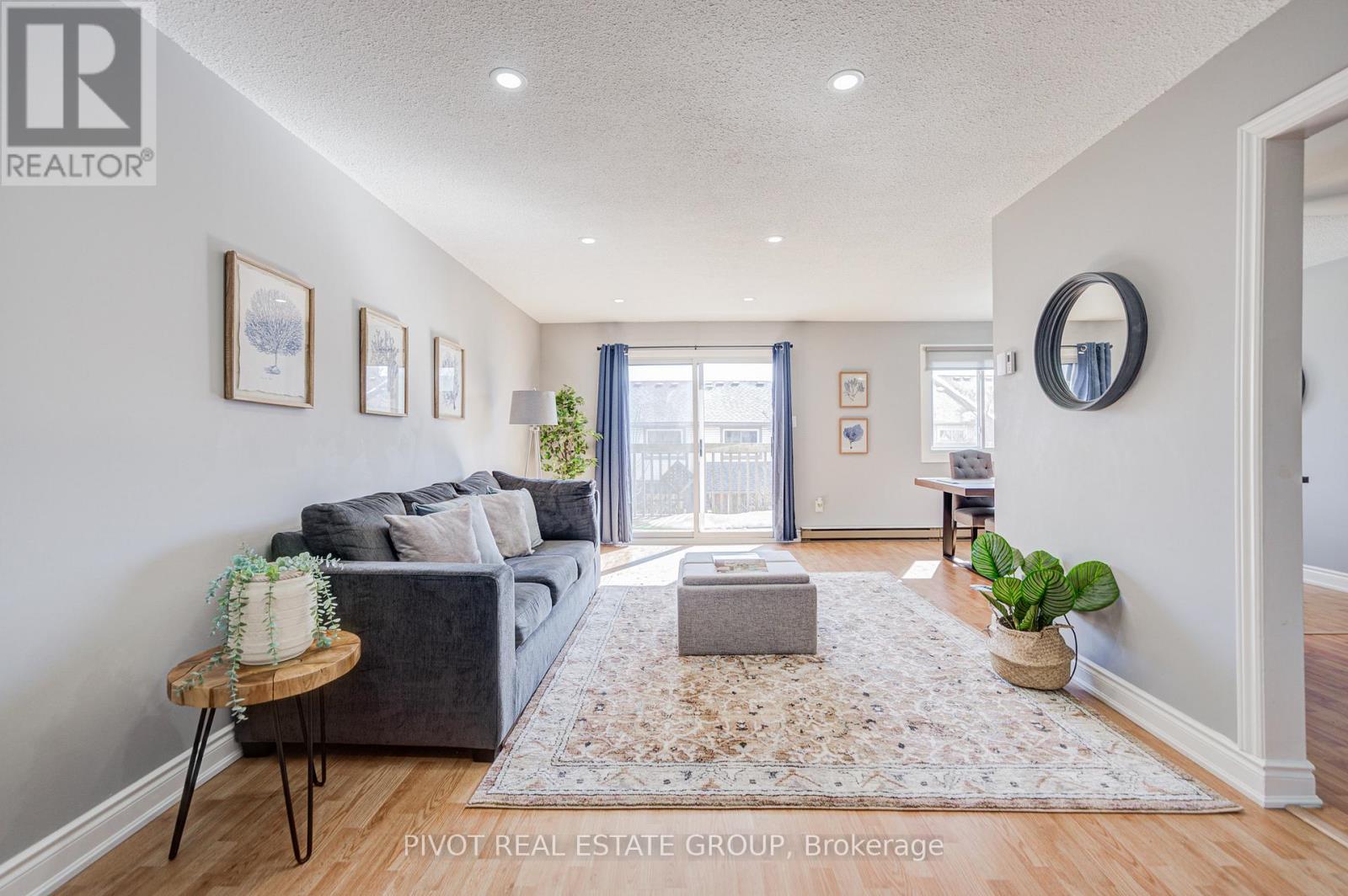 Row / Townhouse for Sale in 72 - 6797 FORMENTERA AVENUE|Mississauga (Meadowvale), Ontario L5N2L6