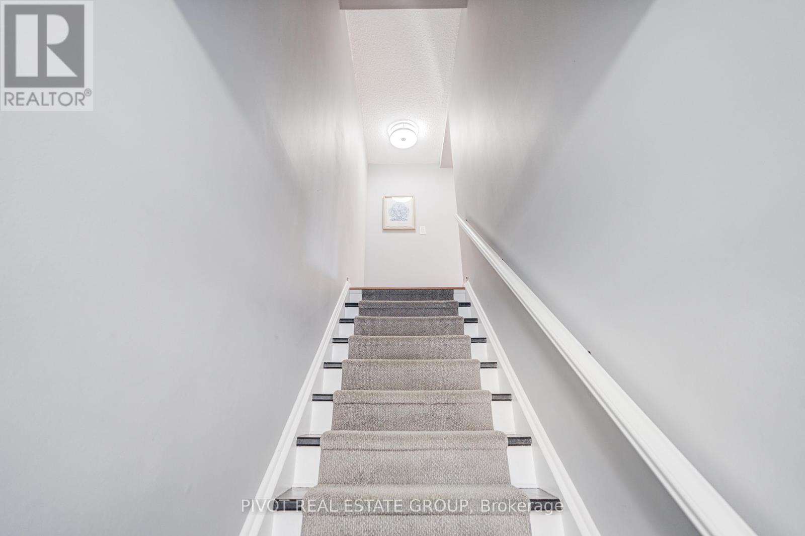 Row / Townhouse for Sale in 72 - 6797 FORMENTERA AVENUE|Mississauga (Meadowvale), Ontario L5N2L6 3