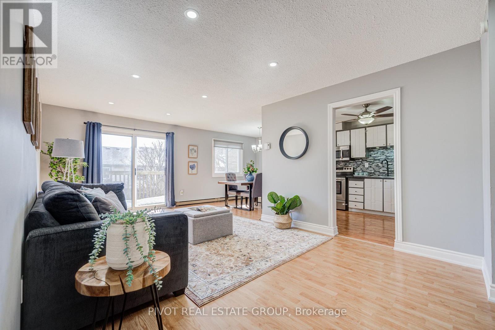 Row / Townhouse for Sale in 72 - 6797 FORMENTERA AVENUE|Mississauga (Meadowvale), Ontario L5N2L6 4