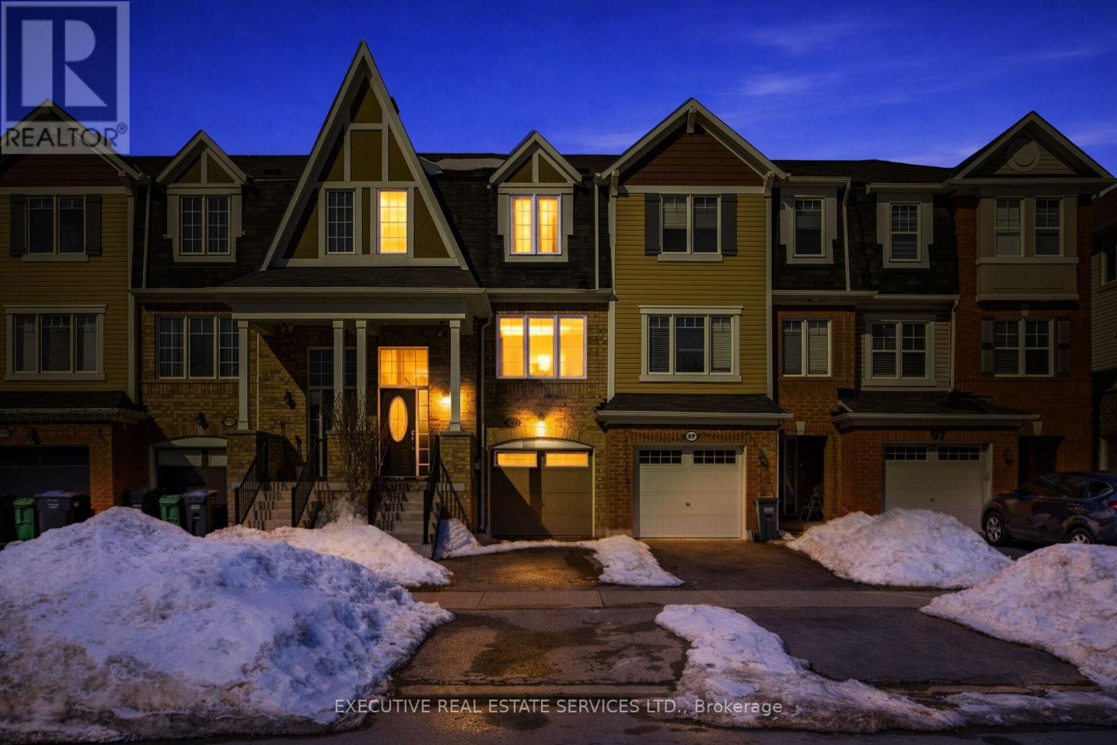 Row / Townhouse for Sale in 101 MCCLEAVE CRESCENT|Brampton (Fletcher's West), Ontario L6Y4Y9