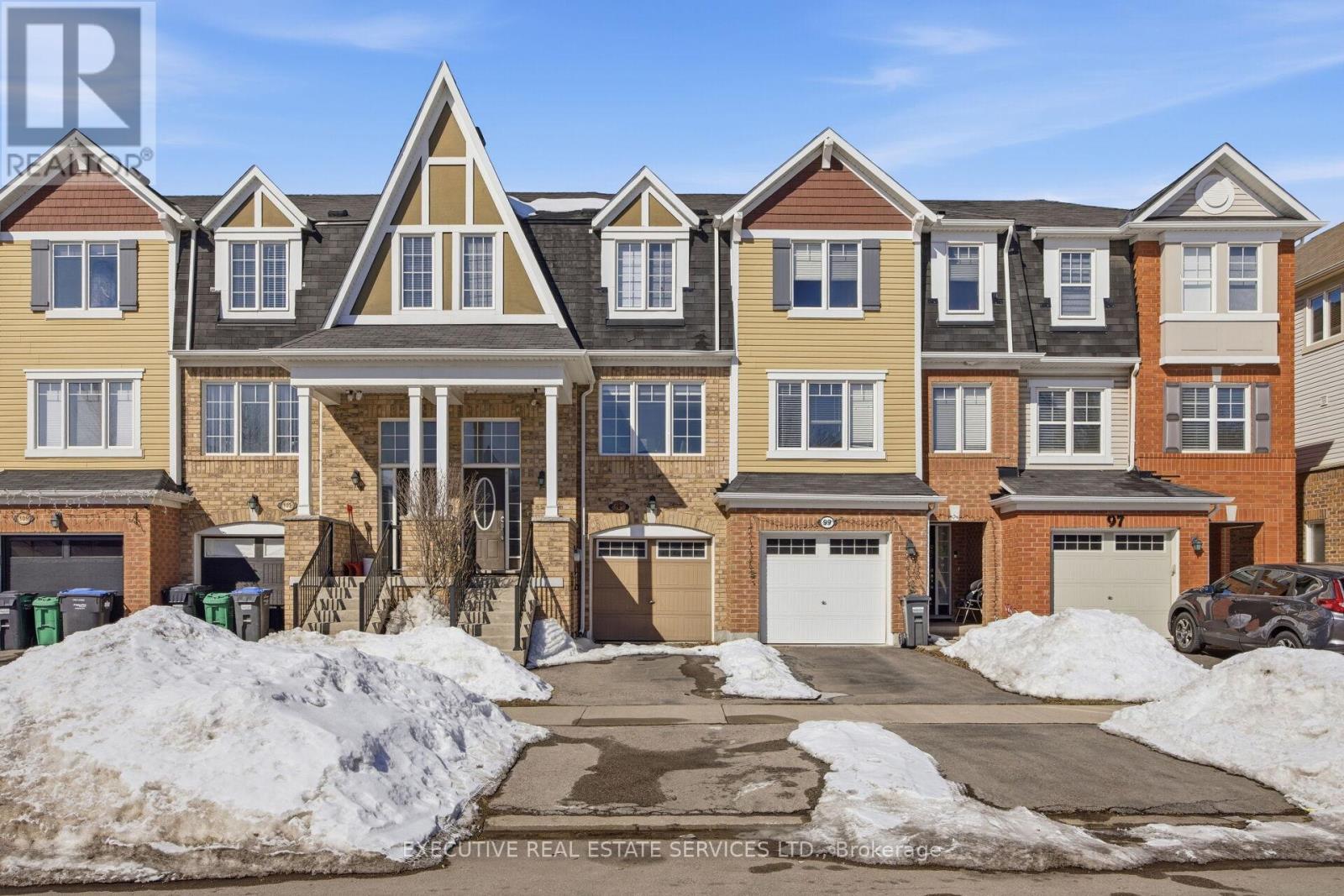 Row / Townhouse for Sale in 101 MCCLEAVE CRESCENT|Brampton (Fletcher's West), Ontario L6Y4Y9 2
