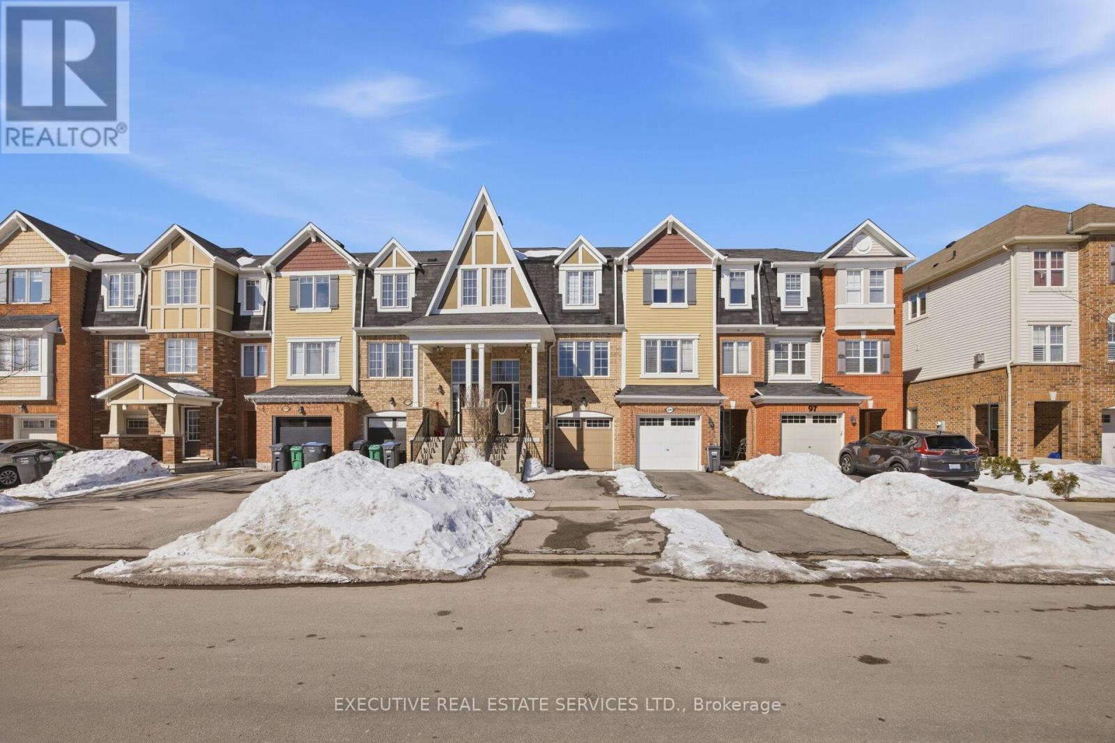 Row / Townhouse for Sale in 101 MCCLEAVE CRESCENT|Brampton (Fletcher's West), Ontario L6Y4Y9 3